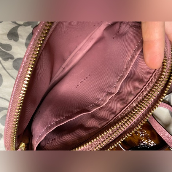 Coach small crossbody pink bag - Picture 4 of 4
